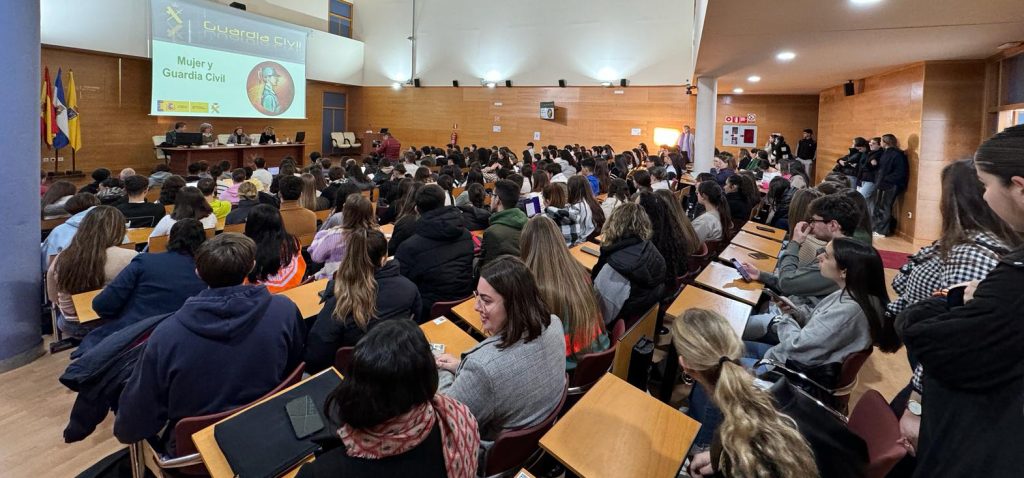 Éxito de convocatoria en las II ‘Jornadas: Mujer y Guardia Civil’ en el Campus de Jerez