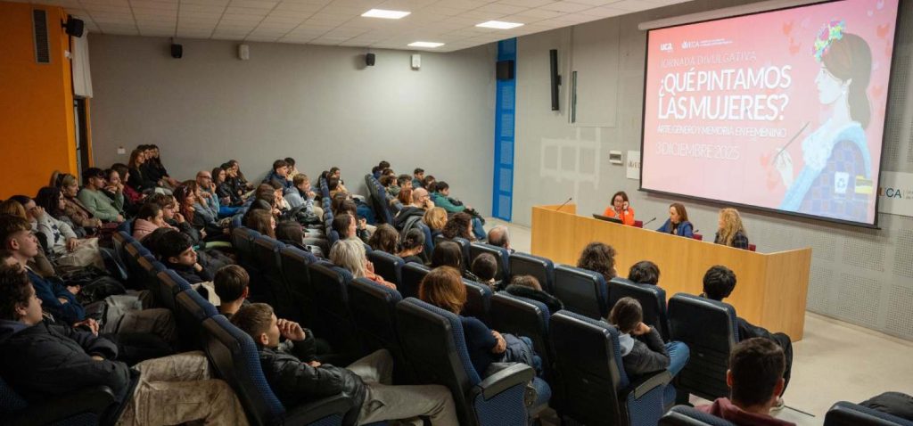Más de un centenar de estudiantes participan en una jornada para visibilizar el papel femenino en...