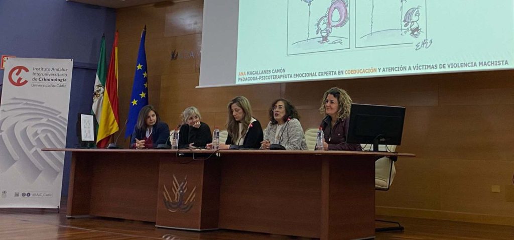 El Campus de Jerez acoge varios talleres divulgativos sobre autocuidado y autodefensa feminista e...